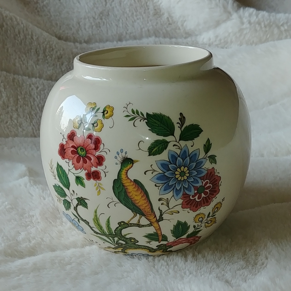 Vintage Sadler vase